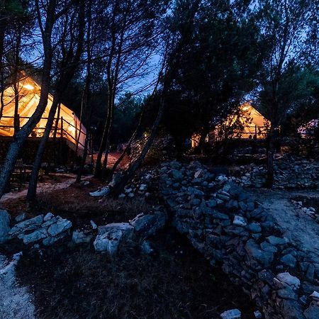 Plage Cachee - Glamping Vrboska Ngoại thất bức ảnh