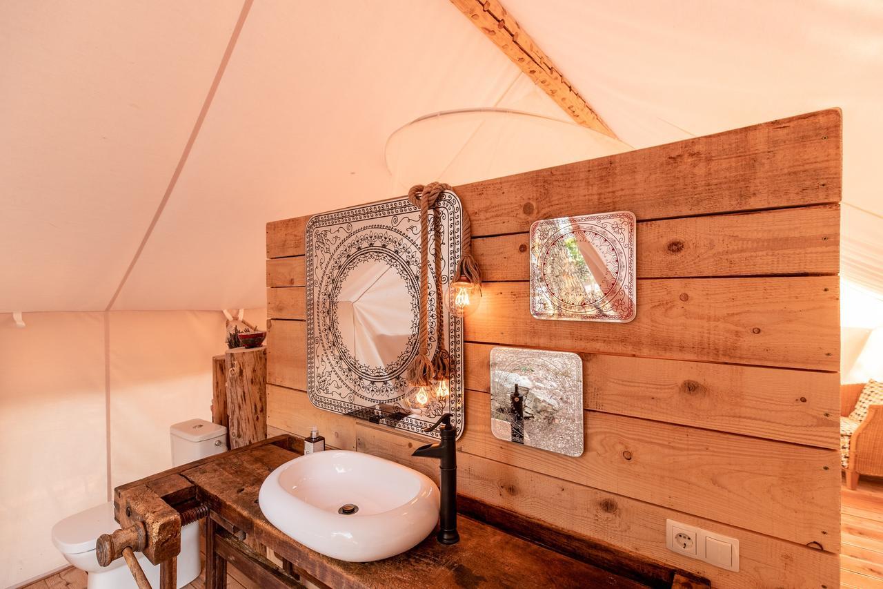Plage Cachee - Glamping Vrboska Ngoại thất bức ảnh