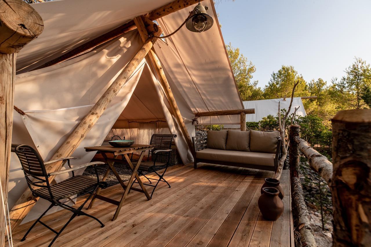 Plage Cachee - Glamping Vrboska Ngoại thất bức ảnh
