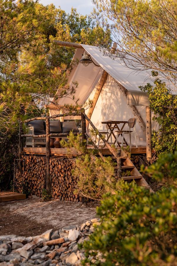 Plage Cachee - Glamping Vrboska Ngoại thất bức ảnh