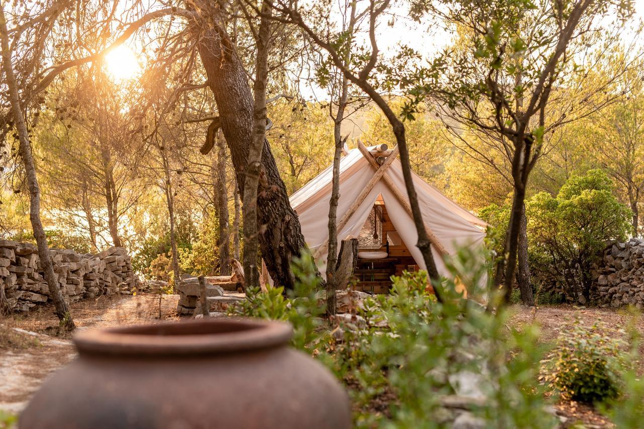 Plage Cachee - Glamping Vrboska Ngoại thất bức ảnh