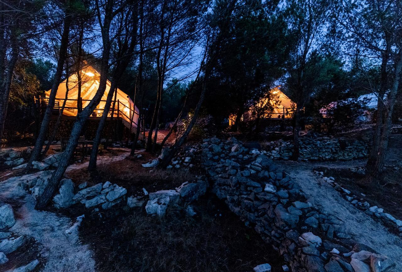 Plage Cachee - Glamping Vrboska Ngoại thất bức ảnh
