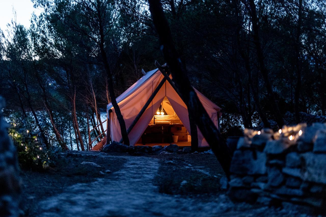 Plage Cachee - Glamping Vrboska Ngoại thất bức ảnh