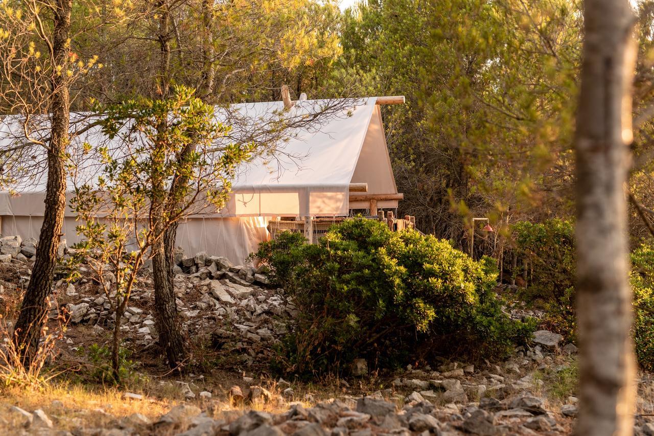 Plage Cachee - Glamping Vrboska Ngoại thất bức ảnh