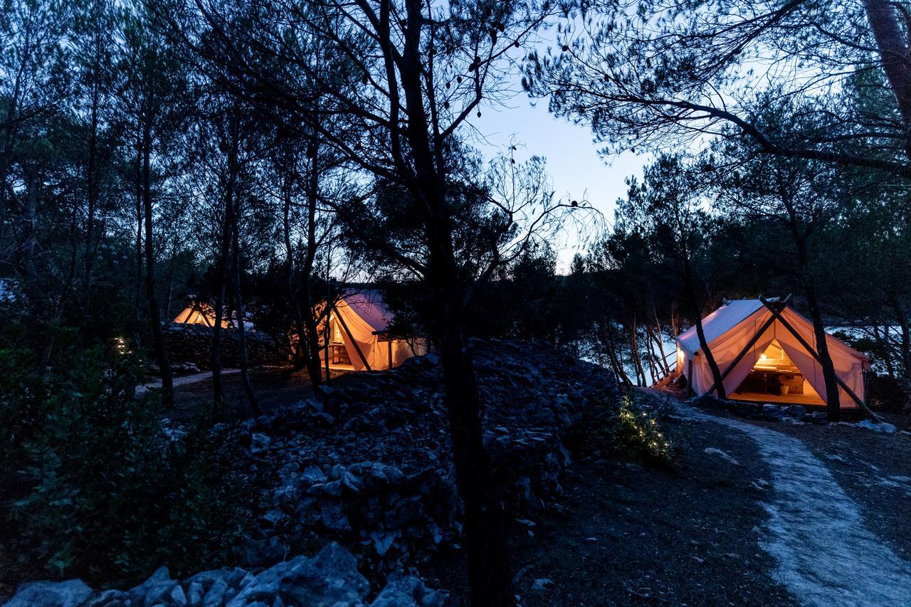 Plage Cachee - Glamping Vrboska Ngoại thất bức ảnh